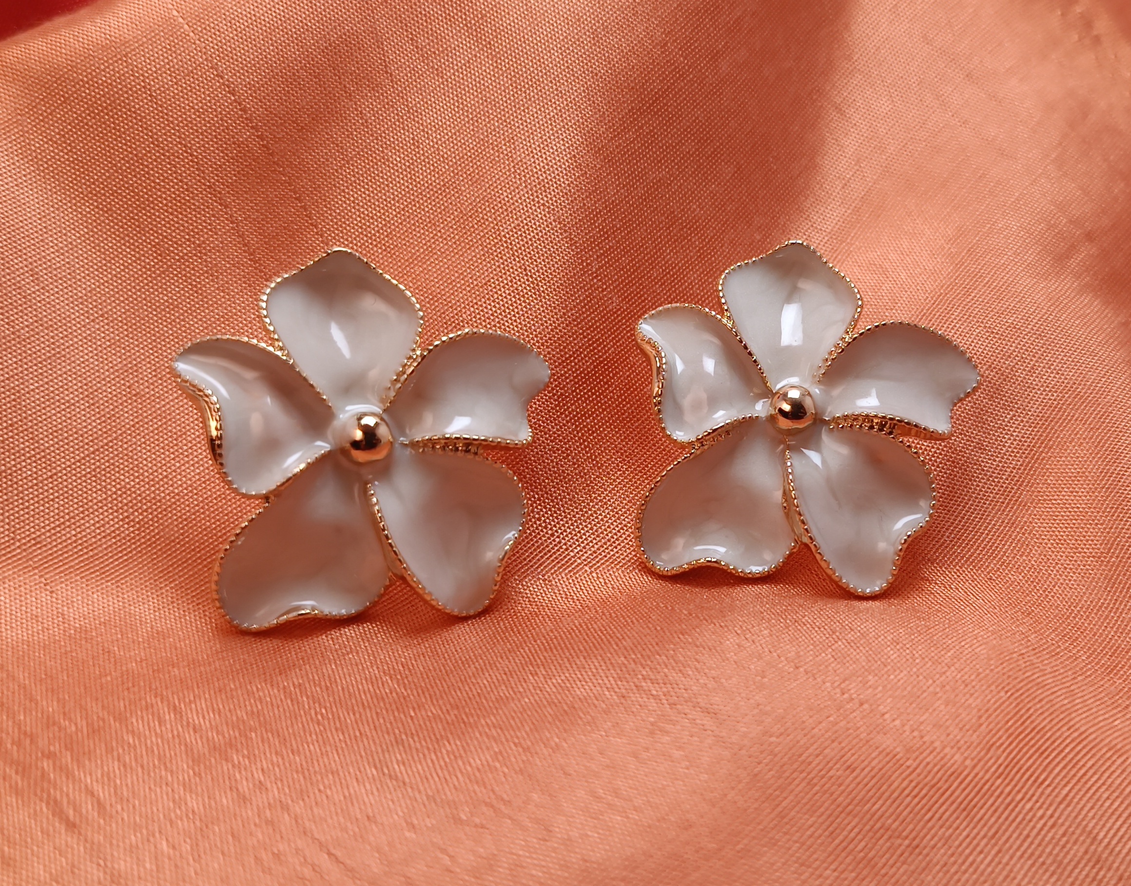 White Floral Korean Stud Earrings